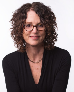  Robin DiAngelo är forskare vid University of Washington i Seattle, utbildare och föreläsare. Hon introducerade 2011 begreppet ”vit skörhet”.