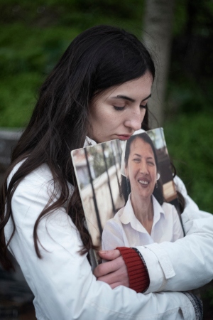 Acelya Sengül fann sin mor liggande i en blodpöl efter att ha skjutits av en manlig kollega.