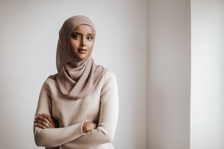 Suad Ali är statsvetare och har arbetat på FN:s flyktingorgan UNHCR, Utrikesdepartementet och Migrationsverket. Hon gjorde ett mycket uppskattat sommarprat 2018 i Sveriges Radio.