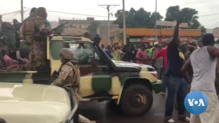 Många invånare i huvudstaden Bamako hälsade militärkuppen 18 augusti 2020 med glädje.