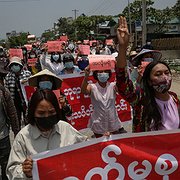 Protesterna i Myanmar fortsätter. Här en demonstration i Mandalay den 5 maj.