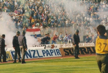 Dinamo Zagreb och Röda stjärnan Belgrad möts i Kroatiens huvudstad Zagreb 13 maj 1990. Matchen slutar i kaos.