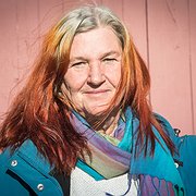 Mimansa Madheden är utbildad barnmorska och behandlingsassistent för barn och ungdomar med särskilda behov. Hon är också utbildad sjuksköterska och mentalskötare inom psykvården, samt diakon via Svenska Kyrkan med inriktning själavård.