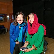 BBC:s Lyse Doucet möter Ogai Wardak på Zan TV i mars 2019.