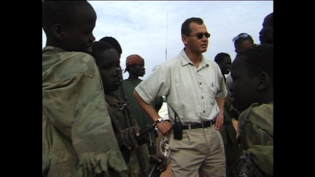 I Bengt G Nilssons film från 2001 syns Lundin Oils ordförande Ian Lundin omgiven av beväpnade barnsoldater. Enligt filmaren Bengt Nilsson tillhörde soldaterna milisledaren Paulino Matips styrkor. 