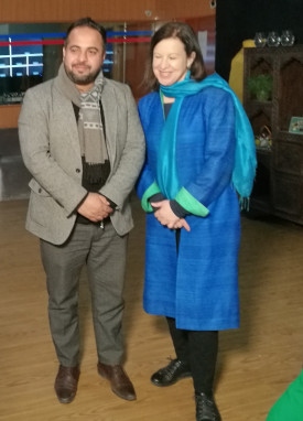 Hamid Samar, grundare av Zan TV, tillsammans med BBC:s Lyse Doucet 2019.