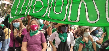 I Venezuela krävde demonstranter från Ruta Verde att abortlagen förändras. Ruta Verde bildades i augusti för att försvara kvinnors sexuella och reproduktiva rättigheter, kräva tillgång till preventivmedel och sexualundervisning i skolorna.