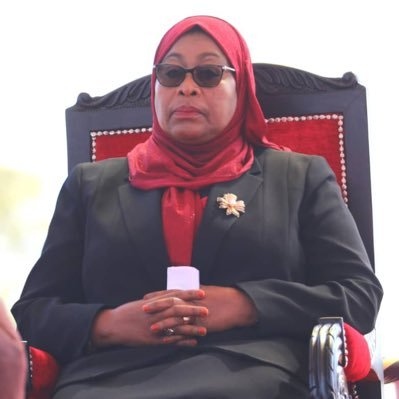 Vicepreident Samia Suluhu från Zanzibar tog över presidentposten i Tanzania i mars 2021. Hon tillhör partiet CCM (tidigare TANU) som har styrt sedan 1960-talet.
