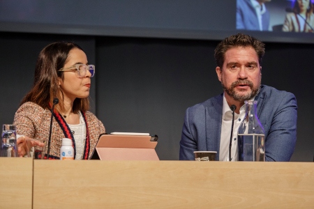 Rima Chemirik, seminariets moderator, och Erik Halkjaer från Reportrar utan gränser.