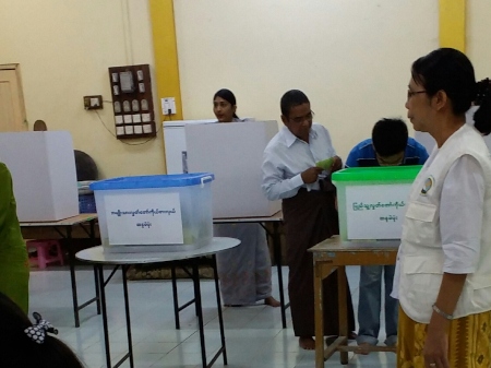 Vallokal i november 2015 när fria val hölls.