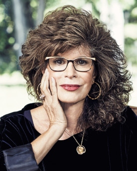 Shoshana Zuboff är professor emerita vid Harvard Business School och har tidigare skrivit två epokgörande verk om teknologin. "In the Age of the Smart Machine"(1988) förutspådde hon hur datorer skulle förändra arbetslivet, och i "The Support Economy" (2002) förutsåg skräddarsydda digitala produkter