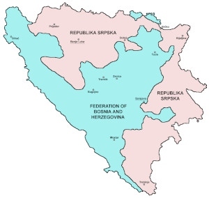  Bosnien-Hercegovina delades i Daytonavtalet i två entiteter; Republika Srpska och Federationen.