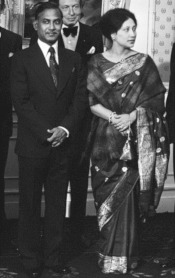 Ziaur Rahman och hans fru Khaleda Zia på ett statsbesök i Nederländerna 1979, i bakgrunden prins Claus.