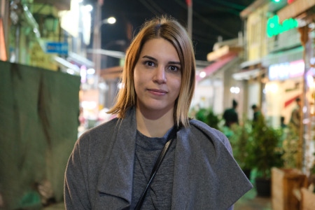 – Just nu är läget svårt och hela tiden matas befolkningen på Cypern med att Turkiet “skickar” migranter till EU, när det i själva verket handlar om människor i behov av skydd, säger Fezile Osum, asylrättsjurist, som arbetar för migranters rättigheter på norra sidan.