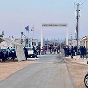  Över 2 000 migranter befinner sig i Pournara-lägret drygt två mil utanför huvudstaden Nicosia. Förhållandena är svåra och det saknas sjukvård på plats.