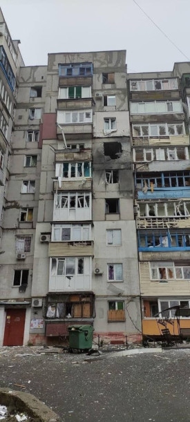 Bostadshus som beskjutits i Mariupol 3 mars.
