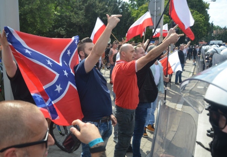 I Polen är hatet mot hbtqi-personer utbrett. Här en manifestation mot en Prideparad i Rzeszów 2019.