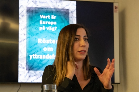 Nurcan Baysal på seminarium i Stockholm.