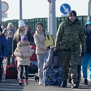 Flyktingar från Ukraina anländer i mars till Polen.