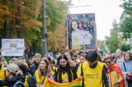 Ukrainska Amnesty International deltar i Pridefirandet 19 september 2021.
