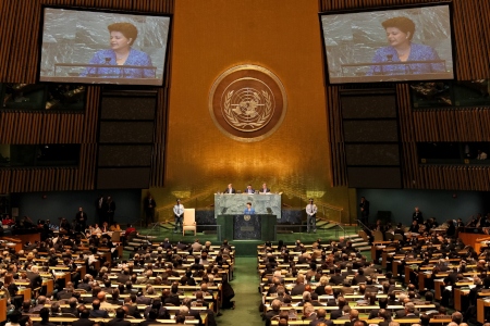 I FN:s generalförsamling är alla medlemsstater representerade. Här öppnar Brasiliens dåvarande president Dilma Rousseff den 66:e sessionen 2011.