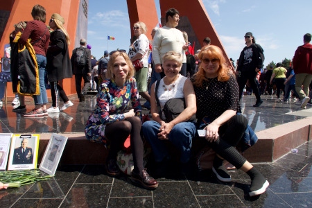  Oksana, Maria och Natalia firade 9 maj – den så kallade segerdagen – i Moldaviens huvudstad Chișinău. De menar alla att kriget i Ukraina är mycket komplicerat.