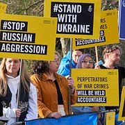 Den 24 mars höll Amnesty en global aktionsdag i protest mot Rysslands invasion. Här är det nederländska Amnesty som samlats utanför Rysslands ambassad i Haag.