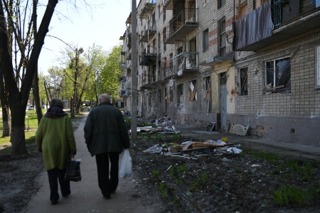 Förstörda bostadshus i Charkiv efter ryska anfall.