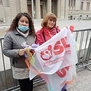 Leida Gutiérrez och Ruth Gonzalez Roldán från fackföreningen SIL är kassörskor och hade tagit ledigt från jobbet för att kunna vara på plats när den konstituerande församlingen röstade om fackliga rättigheter.