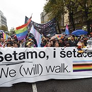 Ett tusental personer deltog i en förkortad EuroPride-manifestation i Belgrad den 17 september 2022.