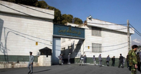 Evin-fängelset i Teheran byggdes 1972 och här har sedan dess många politiska fångar fängslats. Bilden visar entrén 2008.
