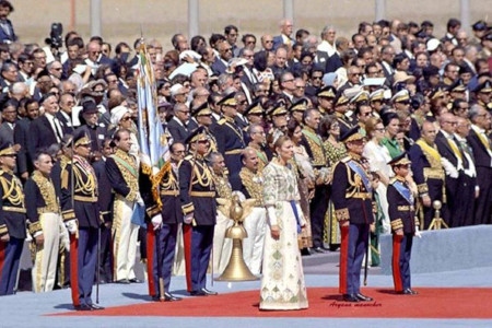 Kungar och presidenter från hela världen samlades i Persepolis i oktober 1971. Festen ska ha kostat 100 miljoner USA-dollar.