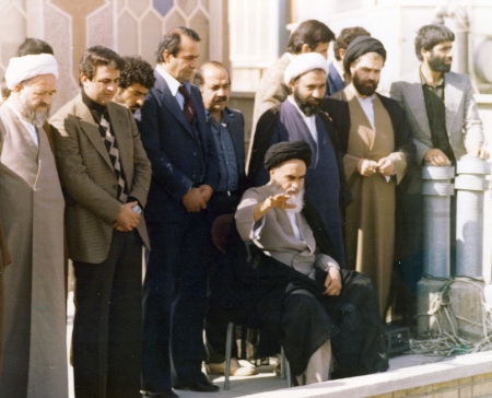 Ayatolla Khomeini på taket till sitt residens i Qom. Han styrde Iran som högste ledare 1979-1989.