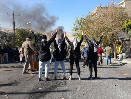 I staden Mahabad i provinsen Kurdistan har protesterna varit omfattande under hösten. Denna bild ska visa protester 20 november. Staden har en viktig roll i den kurdiska historien. Det var här som det 1946 utropades en kortlivad kurdisk republik.