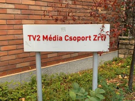 TV2:s ingång vid huvudkvarteret i Budapests utkant.