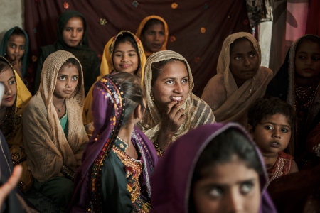 Många av de drabbade områdena i Pakistan har tvingats stänga skolorna på grund av rasrisk i de skadade byggnaderna. För de skolorna som håller öppet är det en utmaning att fylla klassrummen då många vägar spolats undan vilket gör det svårt för eleverna att ta sig till skolan.