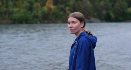 Älven som får Ester (Ella Marie Hætta Isaksen) att återfinna sin samiska identitet.