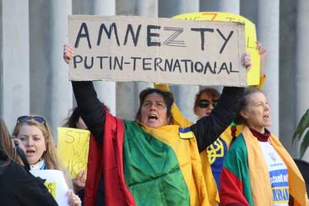 Amnestys pressmeddelande den 4 augusti 2022 väckte kraftiga reaktioner. Här en demonstration utanför Amnestys kontor i Sydney i Australien den 9 augusti.
