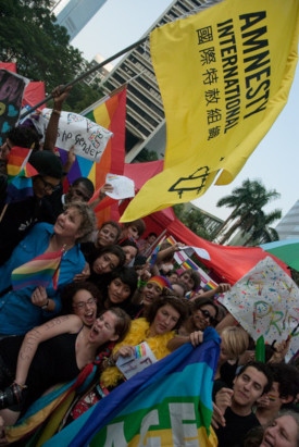 Hongkong har haft en stark hbtqi-rörelse och Prideparaden 2022 samlade över 12 000 deltagare. Här en bild från en Prideparad 2010 när omkring 100 personer deltog i den del som organiserades av Amnestys sektion i Hongkong. Nu är sektionen nedlagd av säkerhetsskäl.