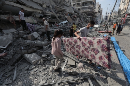 Höghuset Aklouk Tower i Al-Nasr bombades av Israel den 10 oktober.