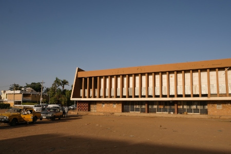 Runtom i Sudan står gamla biografsalonger tomma och tysta, efter att landets filmindustri tystades ner under den förre ledaren Omar al-Bashir.