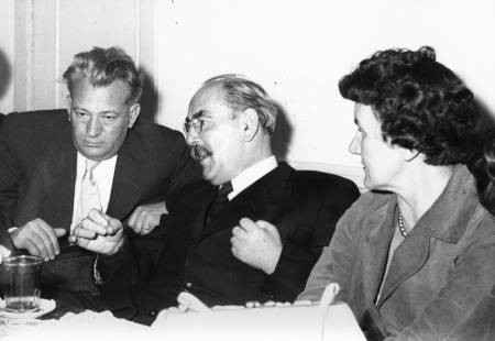 Imre Nagy (i mitten) vid ett möte 13 oktober 1956.