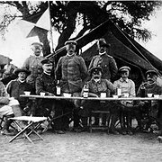 Generallöjtnant Lothar von Trotha var befälhavare för de tyska soldaterna i Tyska Sydvästafrika och ansvarig för folkmordet. Här är han i Keetmanshoop under upproret 1904.