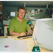 Vid sidan om sitt arbete med Expo arbetade Stieg Larsson som grafiker på nyhetsbyrån TT i 20 år.