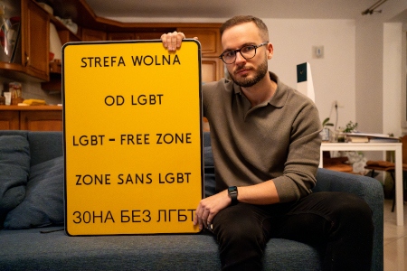 Bart Staszewskis skyltar väckte internationell uppmärksamhet för situationen för hbtqi-personer i Polen. Nu vill han se en snabbare förändring.