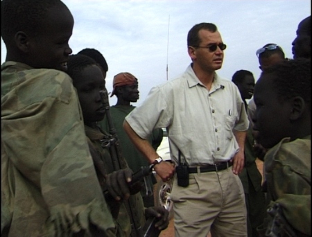 2001 filmades dåvarande vd:n Ian Lundin när han träffade på en grupp barnsoldater på den väg som byggts till oljefälten i Block 5A. Reportaget av Bengt G Nilsson visades på SVT.