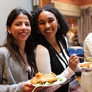 Linda Ibrahim, Dalarna, och Anna Walfridsson, Göteborg, i lunchpausen..